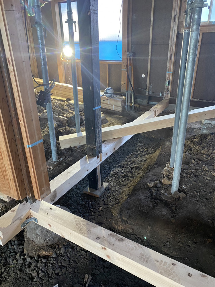 140年前の原型に立ち戻る、二世帯の暮らしを包む民家改修