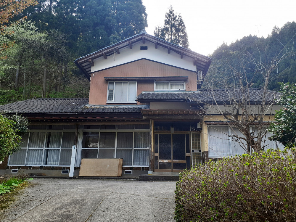 山間に建つ、”ほっ”とできるわが家