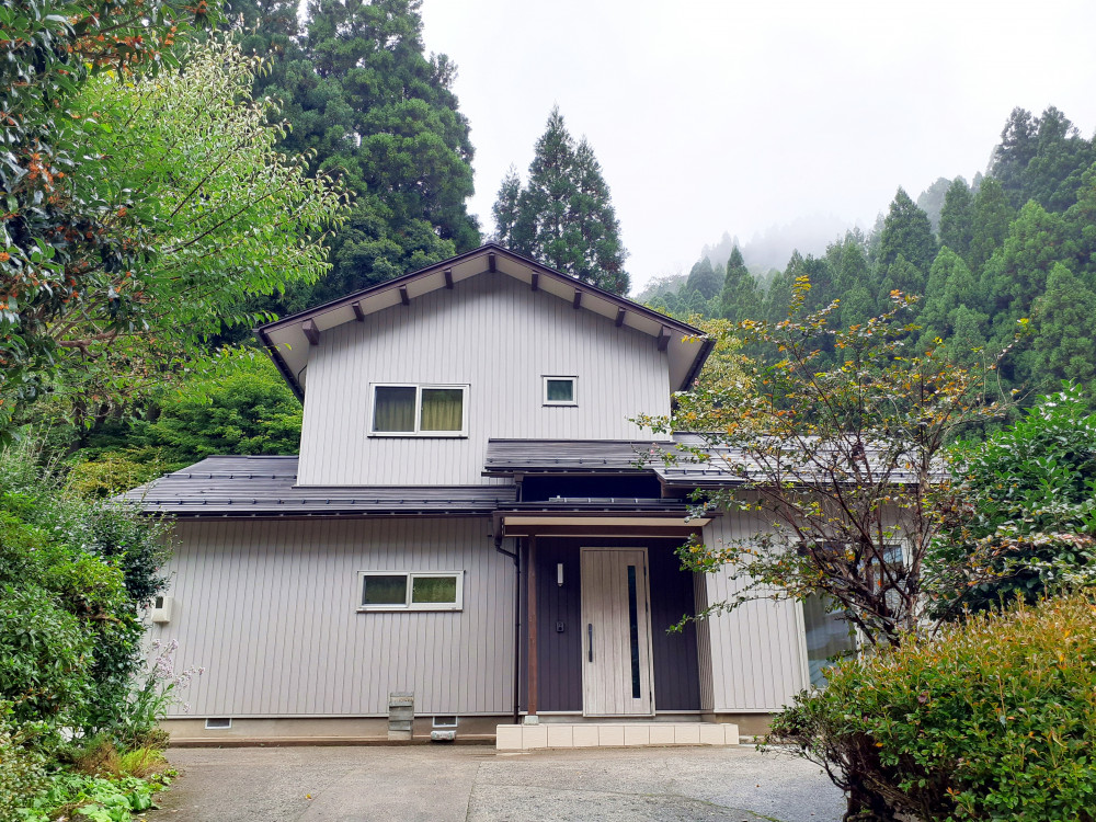 山間に建つ、”ほっ”とできるわが家