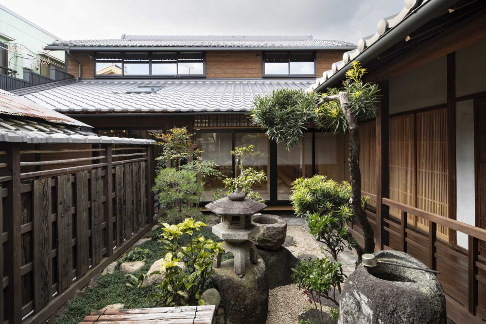 きたまちの家｜大きな吹き抜けのある納屋を快適な住まいに。