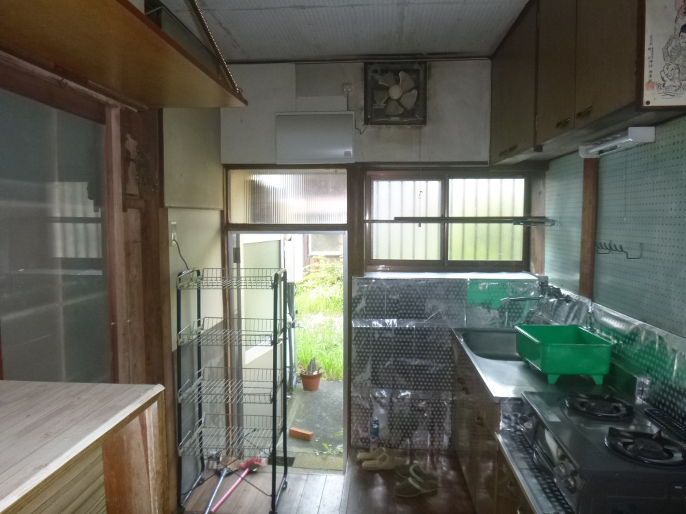 昭和をつなぐ土壁再生の小さな家