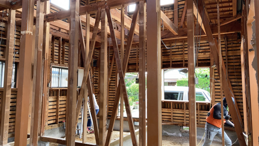 思い出の詰まった場所で、新しい家族との物語を紡ぐ家