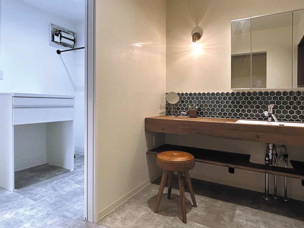 ノスタルジックな風合いを残した性能向上リノベーション