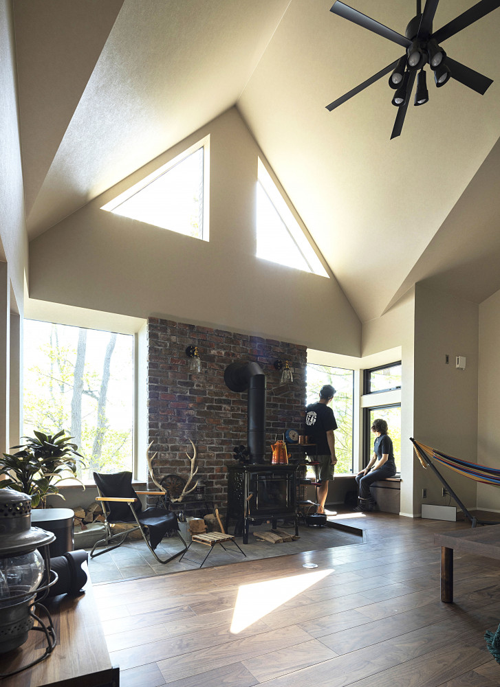 木々に囲まれて暮らす