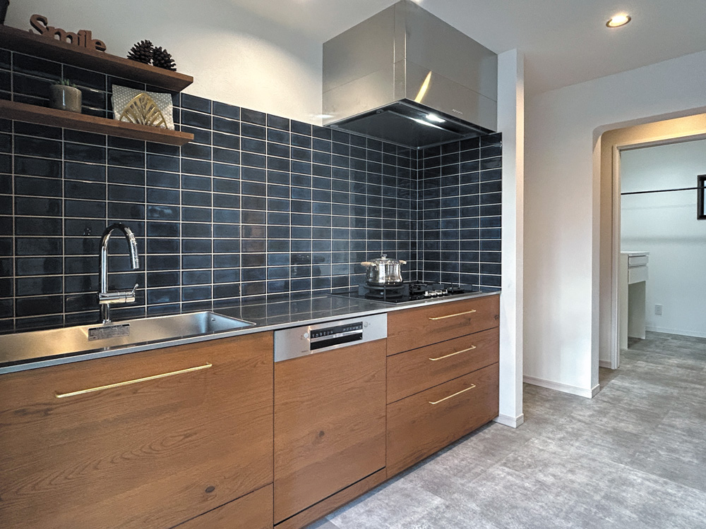 ノスタルジックな風合いを残した性能向上リノベーション