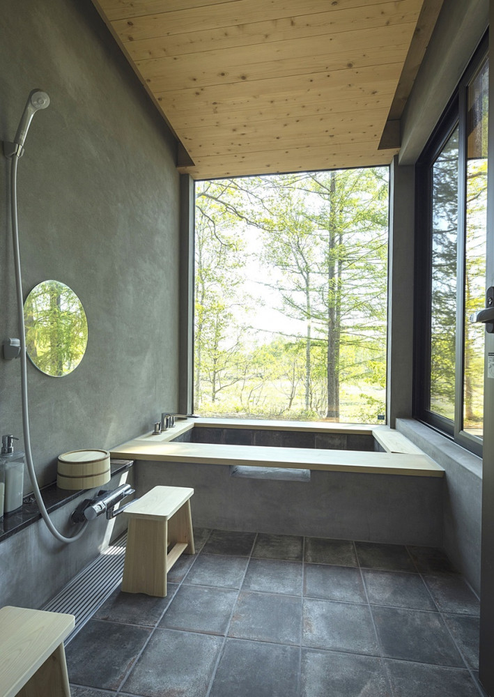 木々に囲まれて暮らす