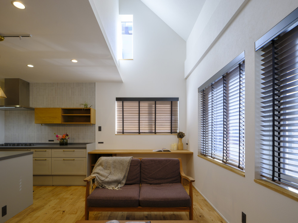 コンパクトな3階建の都市型リノベーション住宅