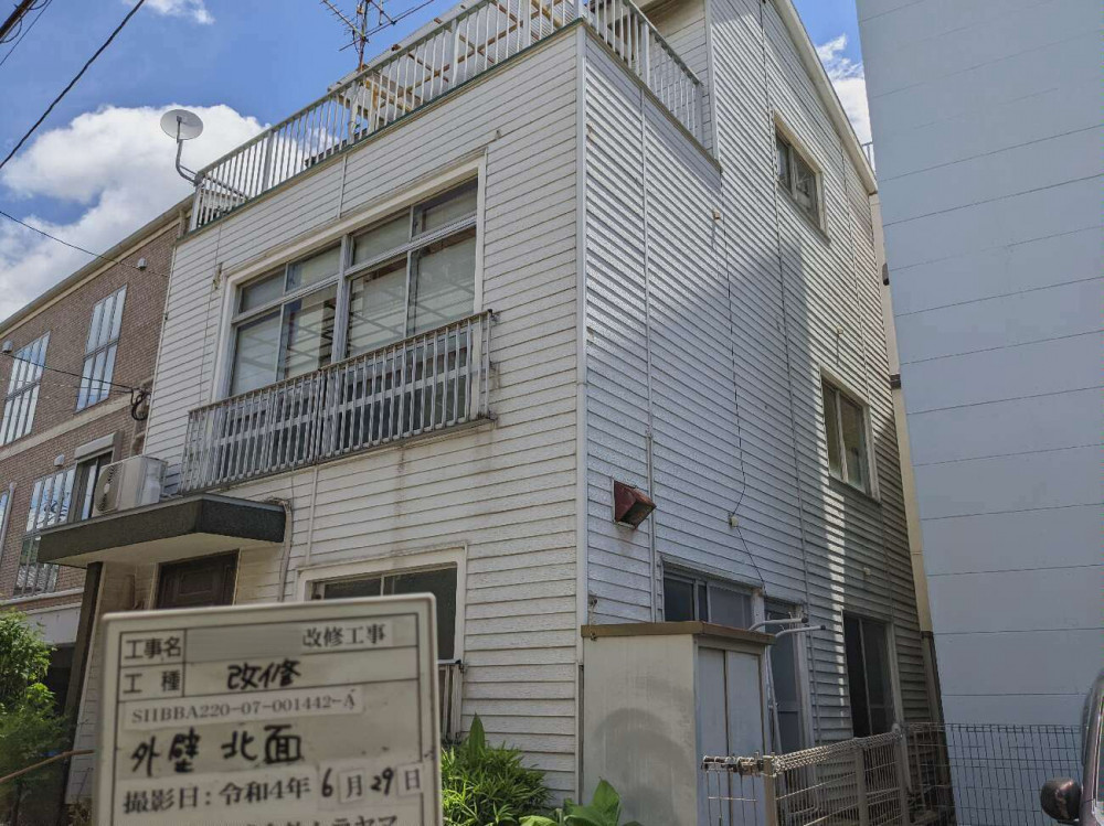 コンパクトな3階建の都市型リノベーション住宅