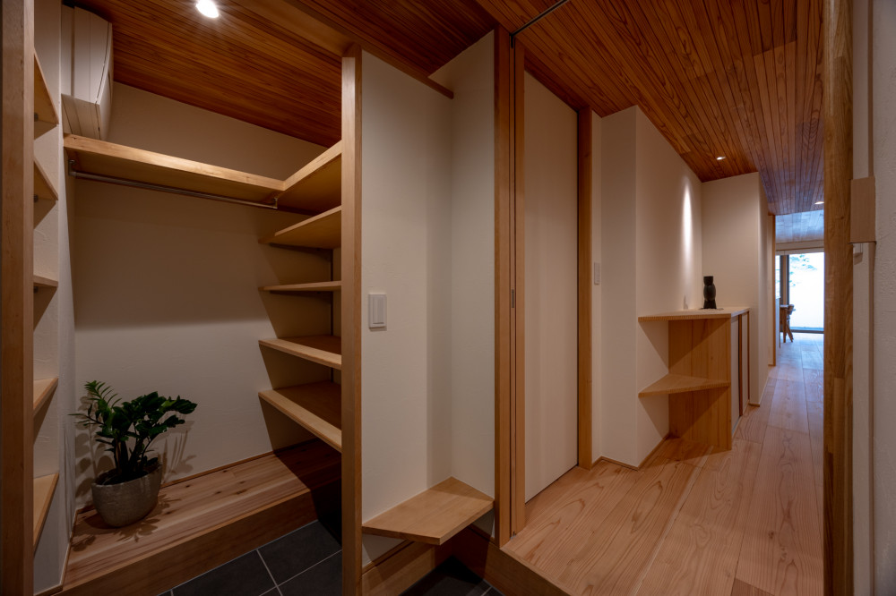 マンション地下1階の過酷な住環境を整えた性能向上リノベ