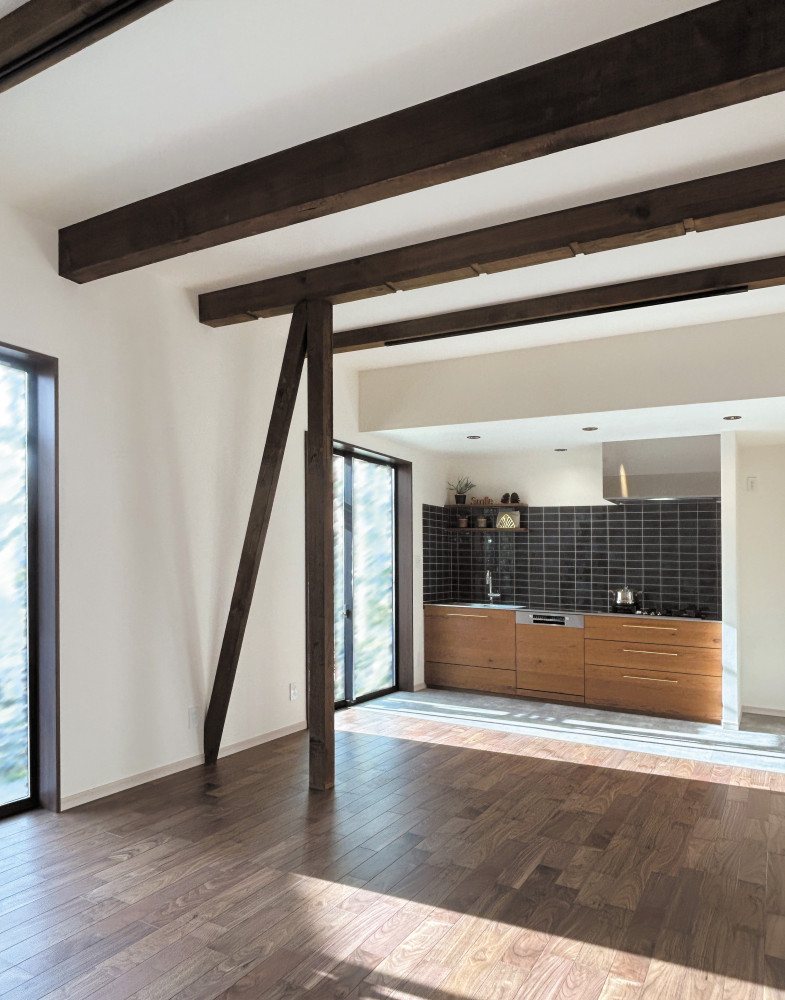 ノスタルジックな風合いを残した性能向上リノベーション