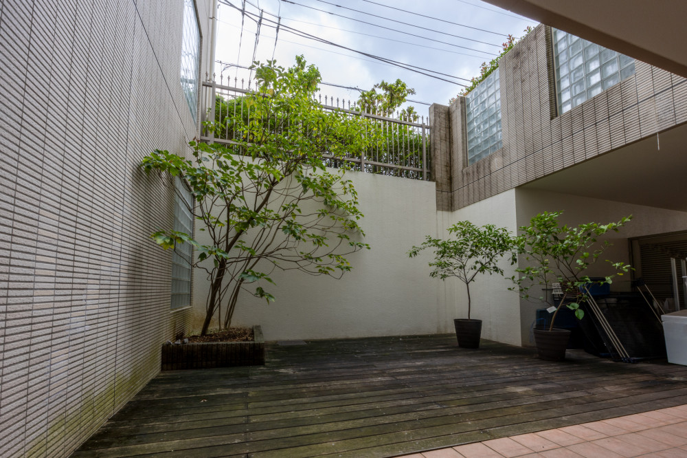 マンション地下1階の過酷な住環境を整えた性能向上リノベ