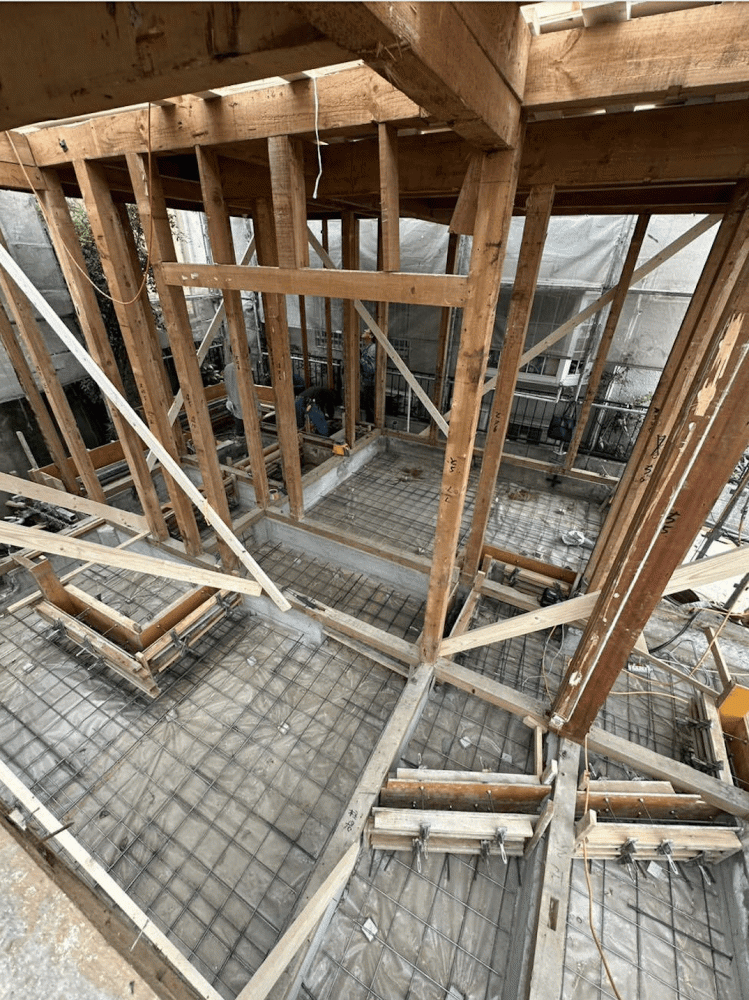 築45年 現代的デザインの省エネ住宅へ変貌