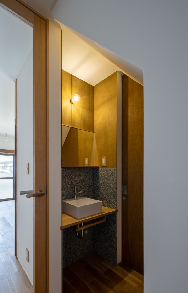 神戸の改修-制作と生活が並列する家-