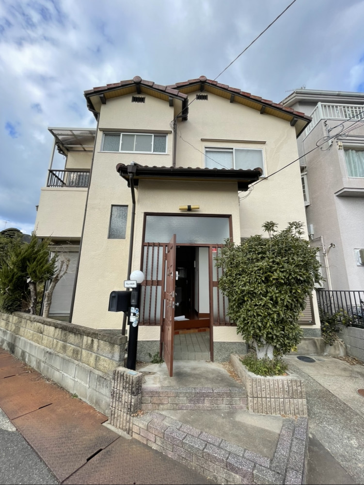 築45年 現代的デザインの省エネ住宅へ変貌