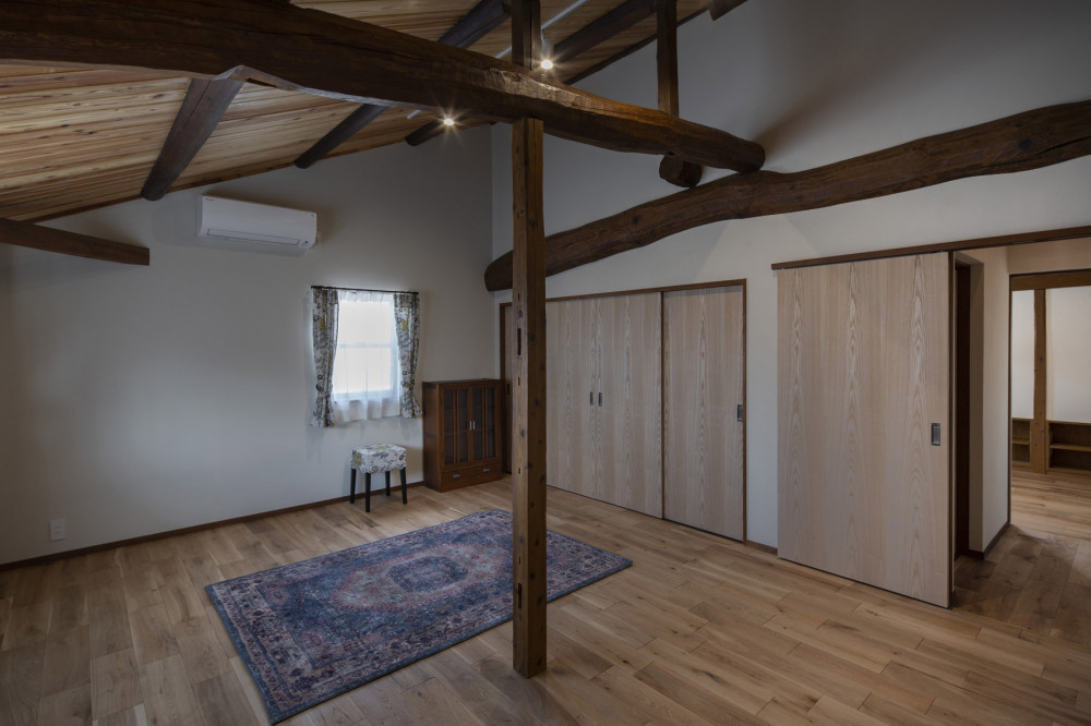 きたまちの家｜大きな吹き抜けのある納屋を快適な住まいに。