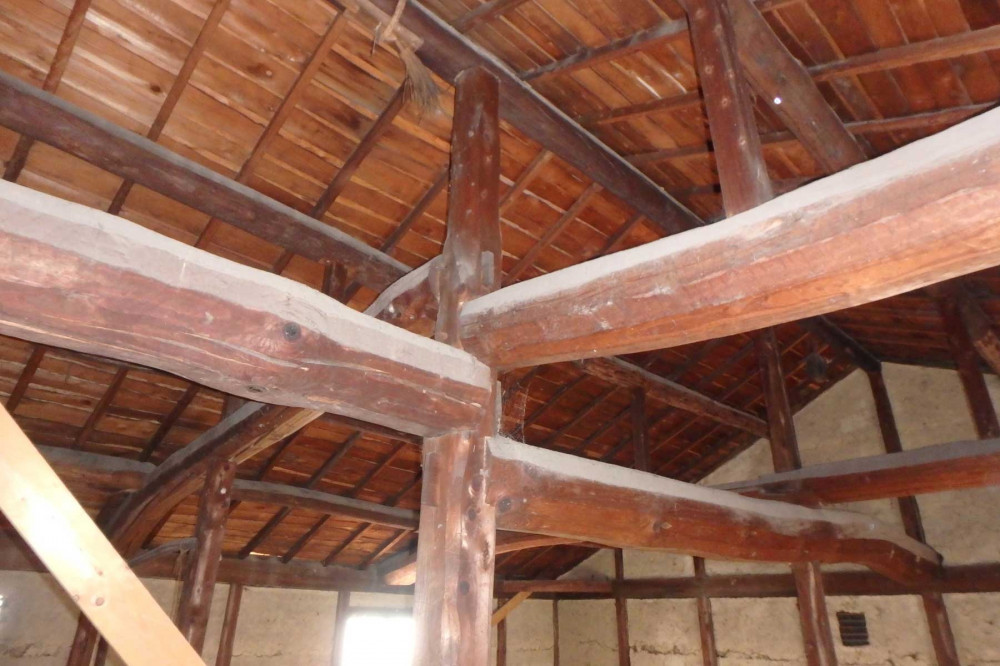きたまちの家｜大きな吹き抜けのある納屋を快適な住まいに。