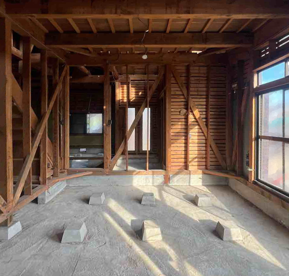 ノスタルジックな風合いを残した性能向上リノベーション