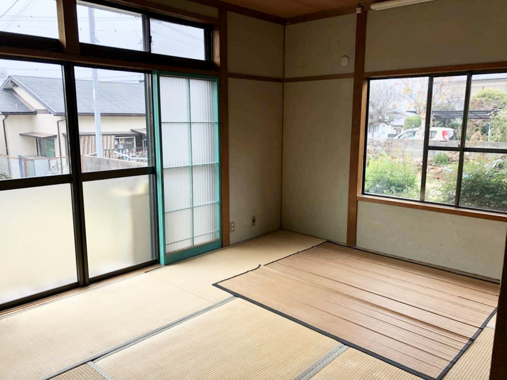 点から線へ、繋がる空間演出。