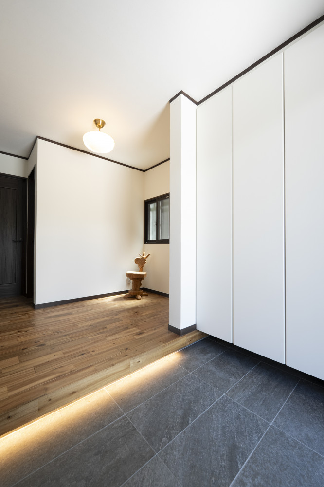 欄間の記憶と開かれたデッキの家