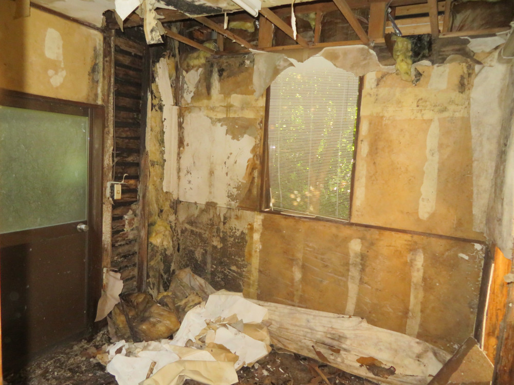 欄間の記憶と開かれたデッキの家