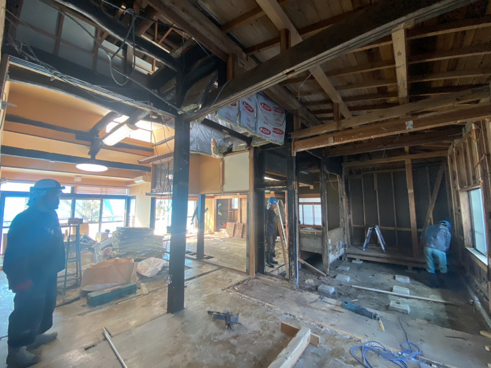 140年前の原型に立ち戻る、二世帯の暮らしを包む民家改修