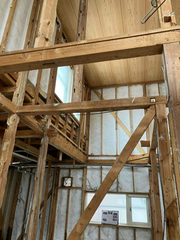 「自然美を活かした耐震・断熱リノベーション」 — 快適な回遊動線で家事ラクを実現したモダン空間