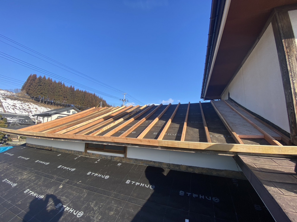 140年前の原型に立ち戻る、二世帯の暮らしを包む民家改修