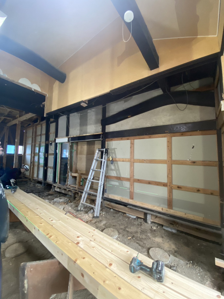 140年前の原型に立ち戻る、二世帯の暮らしを包む民家改修