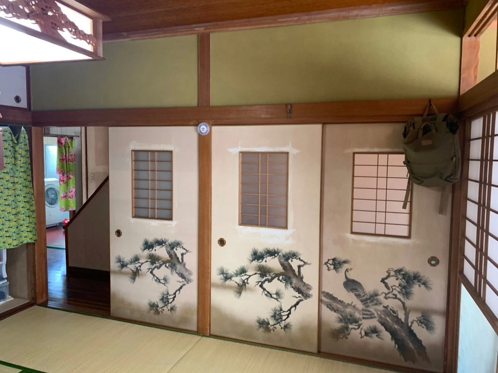ほおづえをつく家
