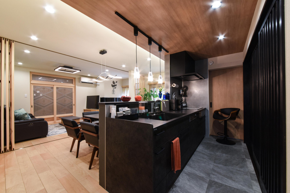 東淀川区の家～築50年、思い出を受け継ぎ新たな世代へ、性能向上リノベーション～