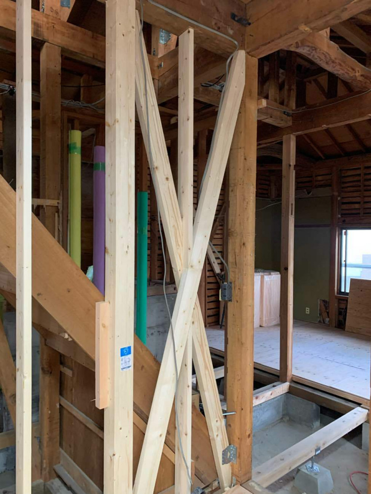 ノスタルジックな風合いを残した性能向上リノベーション