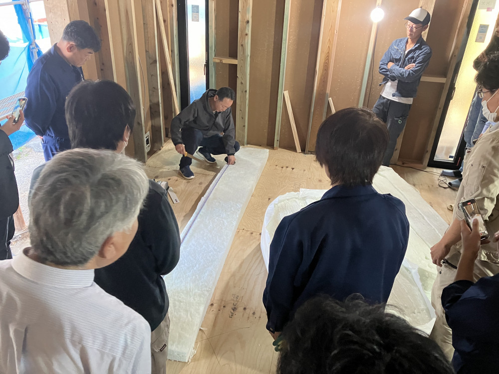 建材流通店が地域工務店４３社とともに挑む！　性能向上リノベの道　 築３９年の家をリノベーションモデルハウスに