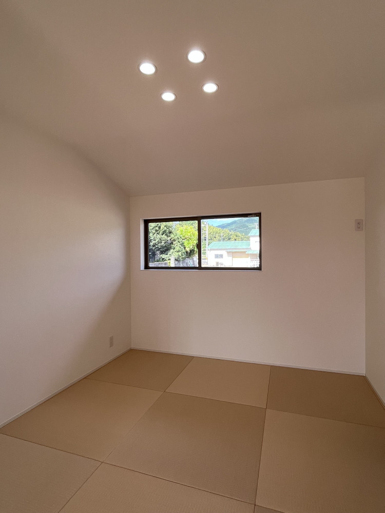 棚田に建つ古民家