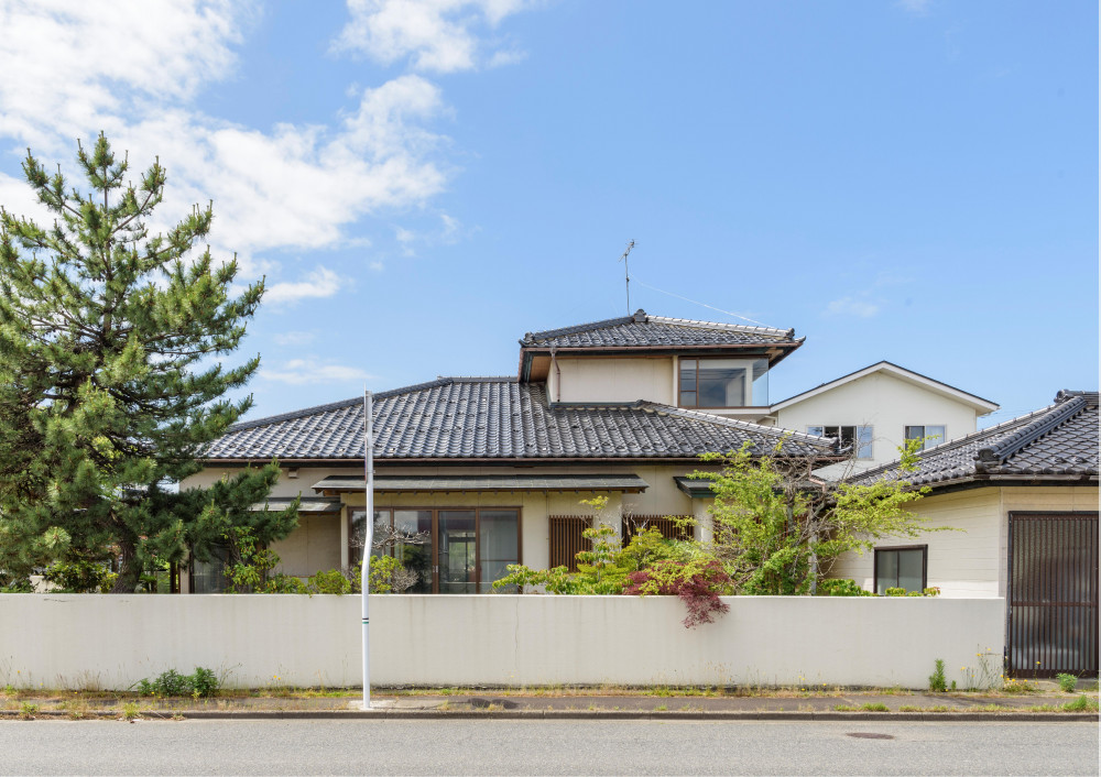 建材流通店が地域工務店４３社とともに挑む！　性能向上リノベの道　 築３９年の家をリノベーションモデルハウスに