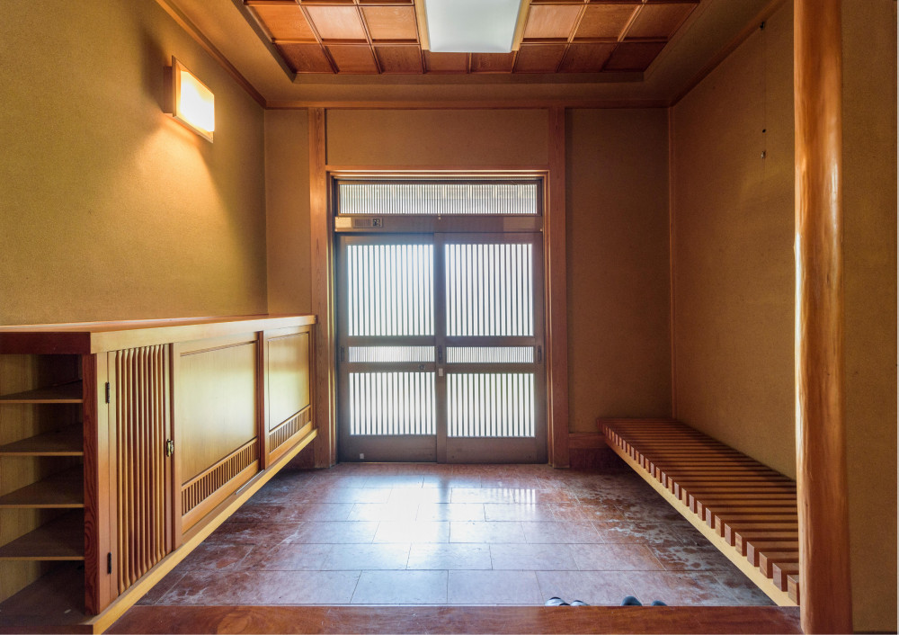 建材流通店が地域工務店４３社とともに挑む！　性能向上リノベの道　 築３９年の家をリノベーションモデルハウスに