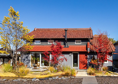 新築以上を目指した築60年の民家の改修 〜 暮らしと出逢う『はらっぱ』 〜